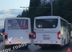 В Ростове столкнулись автобусы, спровоцировав пробку в центре города