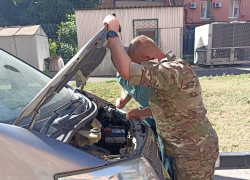 Таможенники из Таганрога передали в зону СВО конфискованный автомобиль