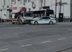 Карета ГАИ врезалась в эвакуатор на Московской в Ростове