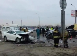 Видео страшной аварии с кровавыми жертвами на трассе под Ростовом шокировало очевидцев