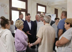 Тушение пожара в морпорту Таганрога займет несколько дней, жителям предоставят гостиницы