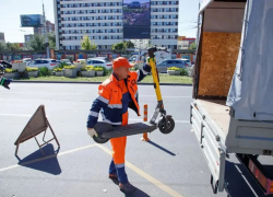 В Ростове около 30 брошенных электросамокатов вывезли на спецстоянку