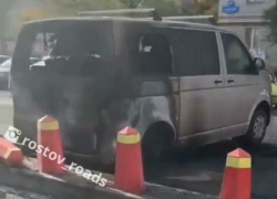 В Ростове неадекватный мужчина с улыбкой на лице сжёг несколько автомобилей