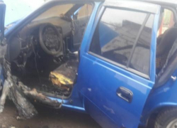 В сгоревшем автомобиле в Ростовской области обнаружили труп женщины