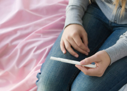 15-летняя девочка забеременела от мужчины, снимавшего комнату у ее матери в Ростовской области