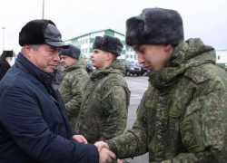 Голубев увеличил выплаты контрактникам с 200 до 500 тысяч рублей