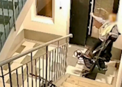 После жестокого обращения с ребенком в лифте на ростовчанку завели уголовное дело