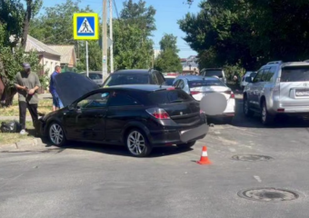 В Ростове в ДТП с участием трёх автомобилей пострадали пятеро, в том числе ребёнок