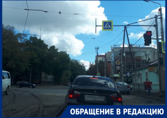 Ростовские водители пожаловались на деревья, из-за которых не видно светофор