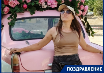 Стримершу и художницу Ирину Сохань поздравляют ее друзья и зрители
