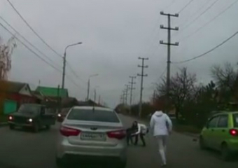 Молодая автоледи сбила переходившего дорогу по «зебре» школьника под Ростовом на видео