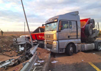 Грузовик протаранил стоящие на обочине автомобили на трассе М-4 «Дон» в Ростовской области