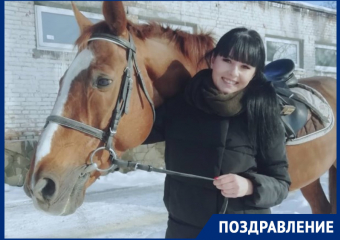 Чуткая и нежная Елена Почтенко отмечает день рождения