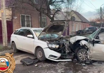 В жестком тройном ДТП погиб водитель «Лады Гранта» в Таганроге