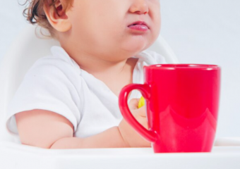 В Ростовской области 9-месячный ребенок опрокинул на себя кружку с кипятком 