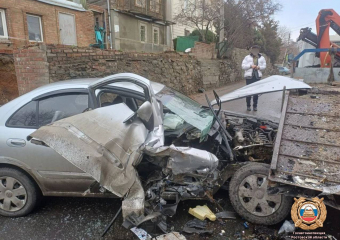 Водитель пострадал в массовом ДТП на улице Красных Зорь в Ростове в Рождество 