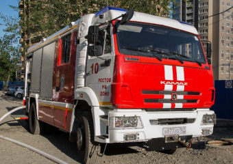 В Ростовской области утром 12 января загорелся автобус с шахтерами 