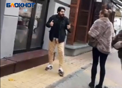 «Ты гадина и конченая мразь!»: ростовчанки надавали по лицу парню за пинок своей собаки