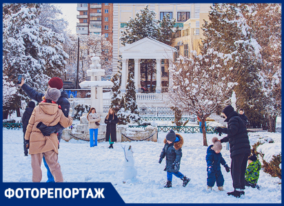 Снеговики, засыпанные улицы и поваленные деревья: каким был первый снегопад в Ростове