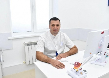 Смартфон с двух лет и подготовка к школе: врач объяснил, почему у детей портится зрение