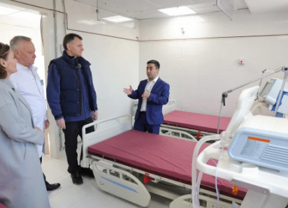 Губернатор Юрий Слюсарь посетил Усть-Донецкую ЦРБ после обновления