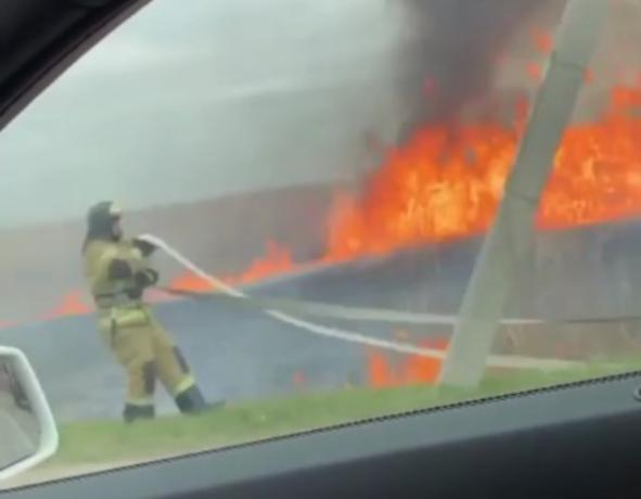 В Ростове на левом берегу Дона произошел сильный пожар