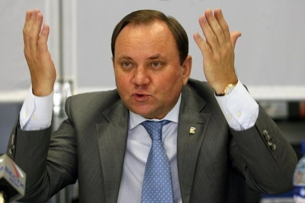 Виктора Дерябкина уличили в увиливании от обязанностей и депутатском «копипасте»