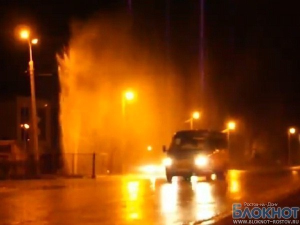 В Волгодонске из-за прорыва канализации забил фонтан (ВИДЕО)