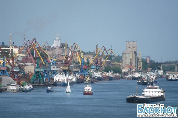 В Ростове моряки полгода удерживают свои суда, требуя выдать им зарплату