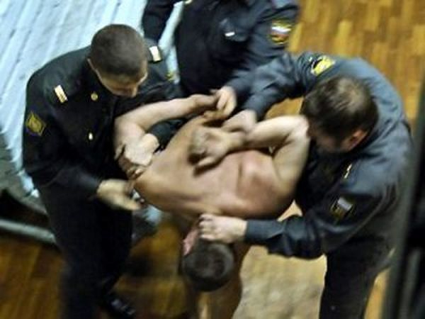 В Ростове пострадавший от полицейских пыток требует через суд компенсацию в 1 млн рублей