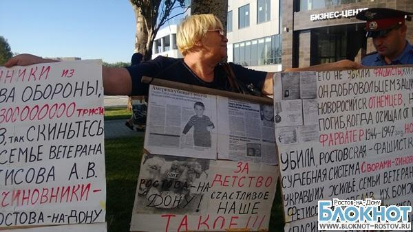 Ростовчанка устроила митинг напротив здания Следственного управления
