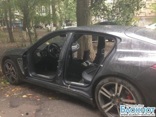 В Ростове неизвестные «раздели» Porsche Panamera, принадлежащий 28-летнему жителю Гуково