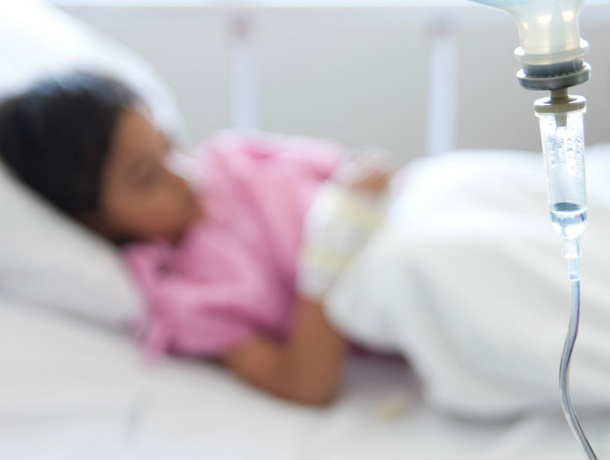 Отправленная халатными врачами на домашнее лечение 8-летняя девочка умерла от пневмонии в Ростовской области