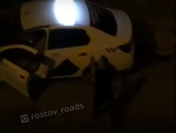 Странное поведение водителя «Яндекс.Такси» попало на видео в Ростове
