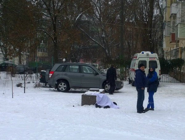 Умерший посреди улицы мужчина вызвал шок и удивление у жителей Ростовской области