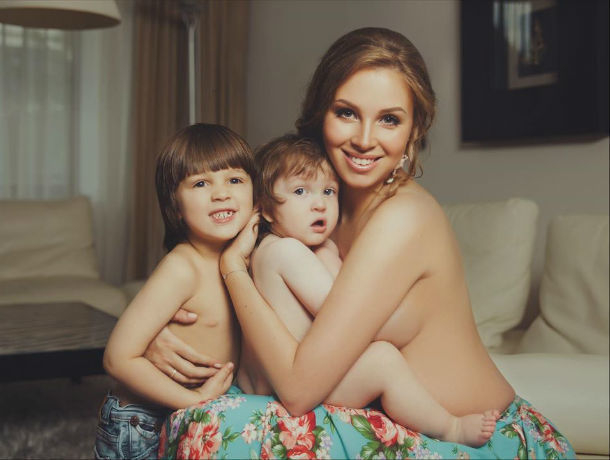 Полину Диброву раскритиковали за обнаженные снимки с детьми