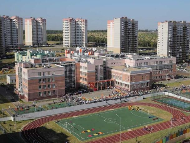 Власти Ростова решили добавить школам этажности