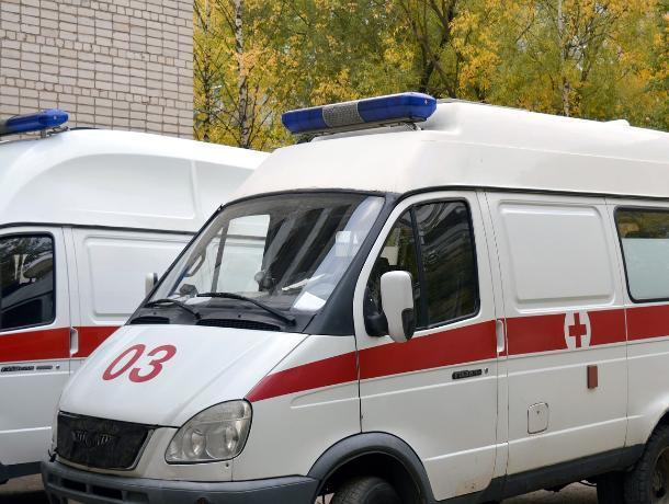 В Ростове фельдшер скорой помощи пнул женщину и уехал