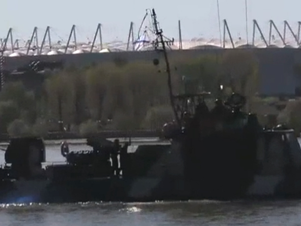 Нападение врага отбил военный корабль «Шмель» возле «Ростов-Арены» в Дону