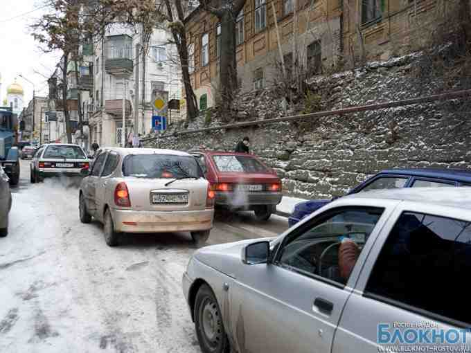 С приходом зимы ГИБДД попросила ростовских автовладельцев разбираться с авариями самостоятельно