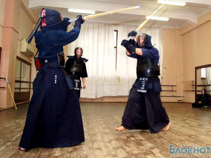 В Ростове японский дипломат Такэноучи Сёхэй продемонстрировал дух самурая