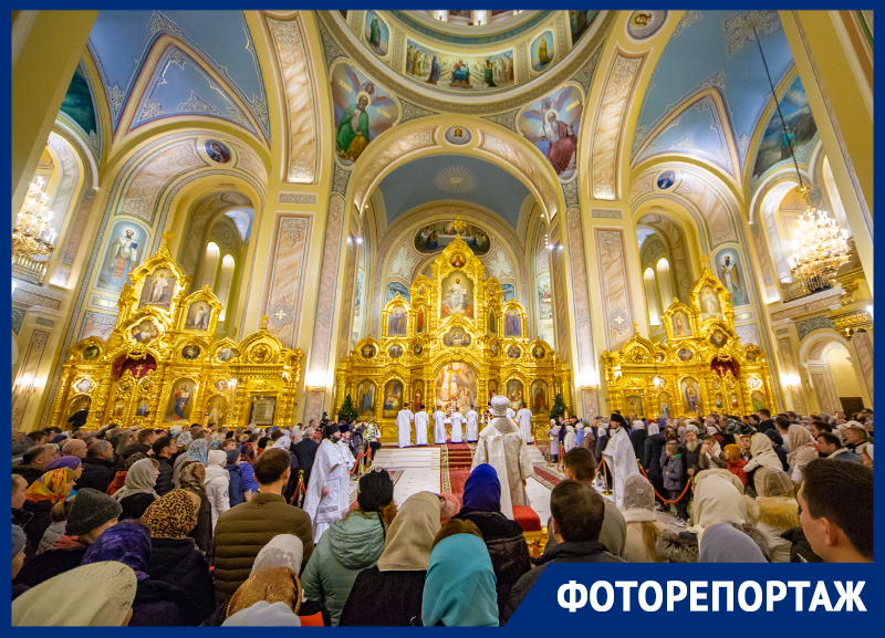 Рождественскую службу в главном храме Ростова посетили Алексей Логвиненко и Иван Саввиди