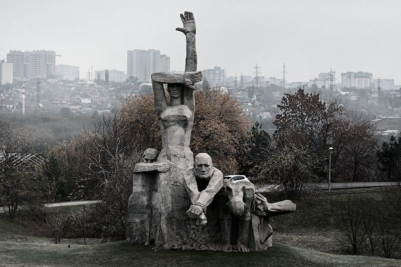 Мемориал в змиевской балке ростов на дону фото