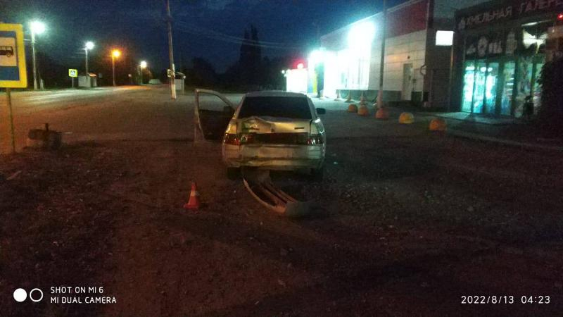 В Ростовской области пьяный подросток на байке врезался в машину