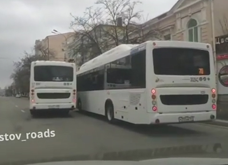 Водители ростовских автобусов устроили между собой разборки на улицах города