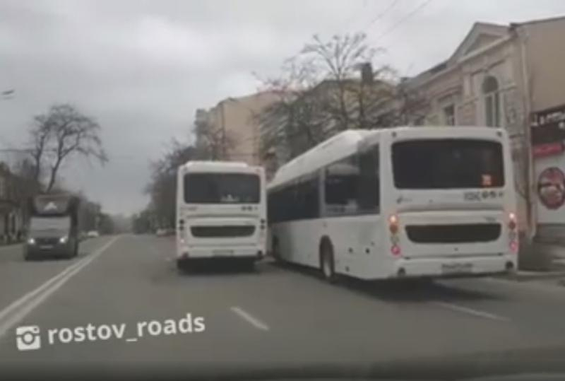 В Ростове наказали водителя автобуса, подрезавшего коллегу на Большой Садовой