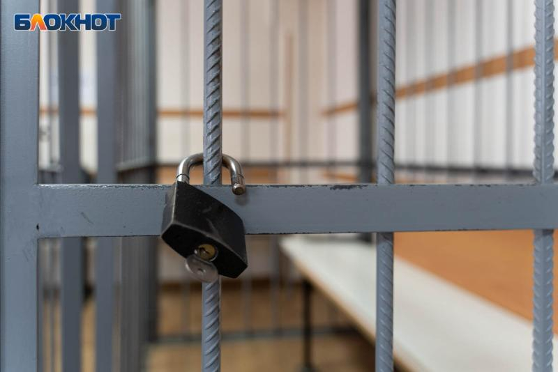 Пытавшегося забросать отдел полиции краской мужчину осудили в Ростове-на-Дону
