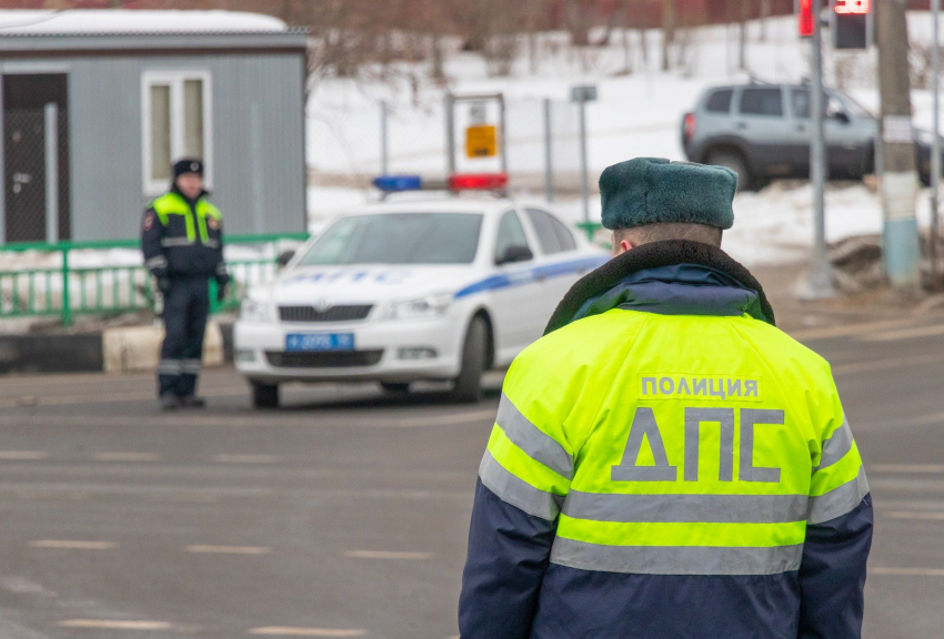 Сотрудника ГИБДД в Ростовской области обвинили в передаче взяток начальству