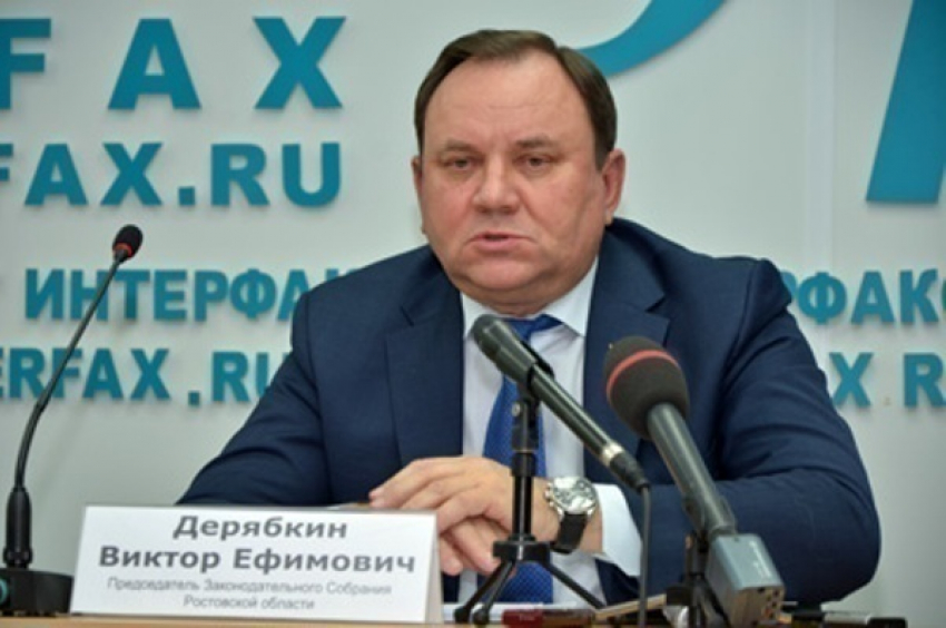 Виктор Дерябкин потребовал для себя служебный автомобиль и кабинет в правительстве Ростовской области