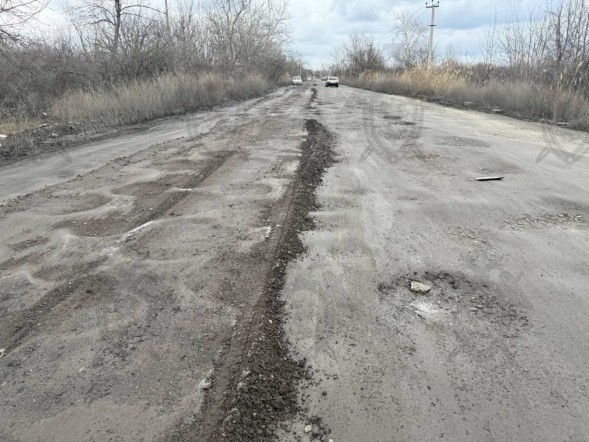 В Новочеркасске возбудили дело о халатности из-за разбитой дороги к слободе Красюковской